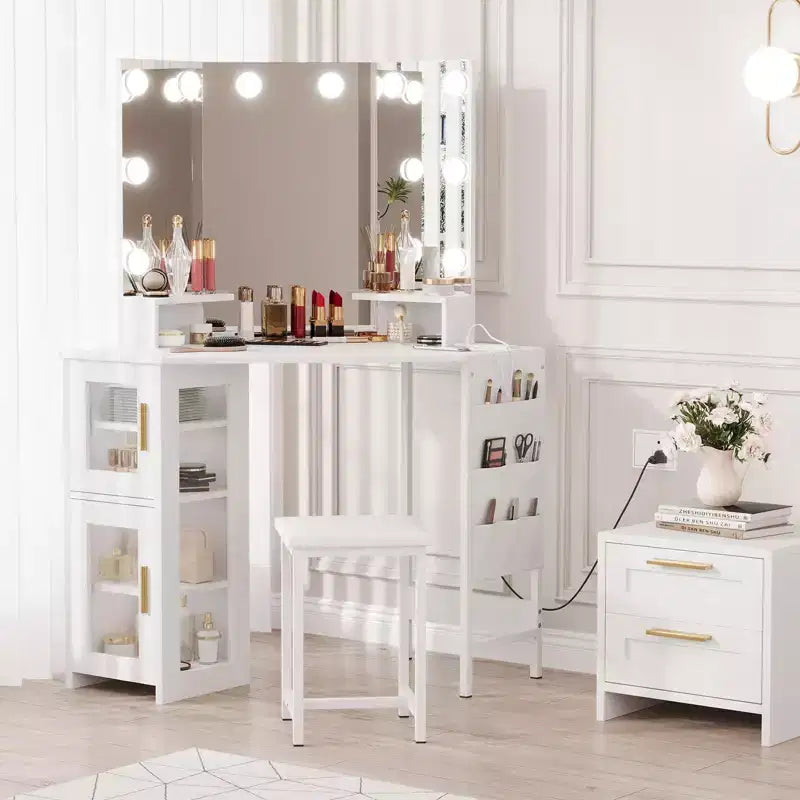 Specchio angolare da toeletta, specchio pieghevole a 3 ante con 3 modalità di illuminazione, specchio per il trucco per camera da letto e studio, specchio da toeletta illuminato a tre ante