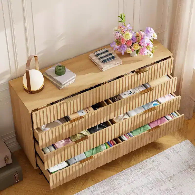 Comò a 8 cassetti in legno da 140 cm con maniglie in metallo e design antiribaltamento - Finitura naturale moderna per camera da letto, soggiorno e ufficio.