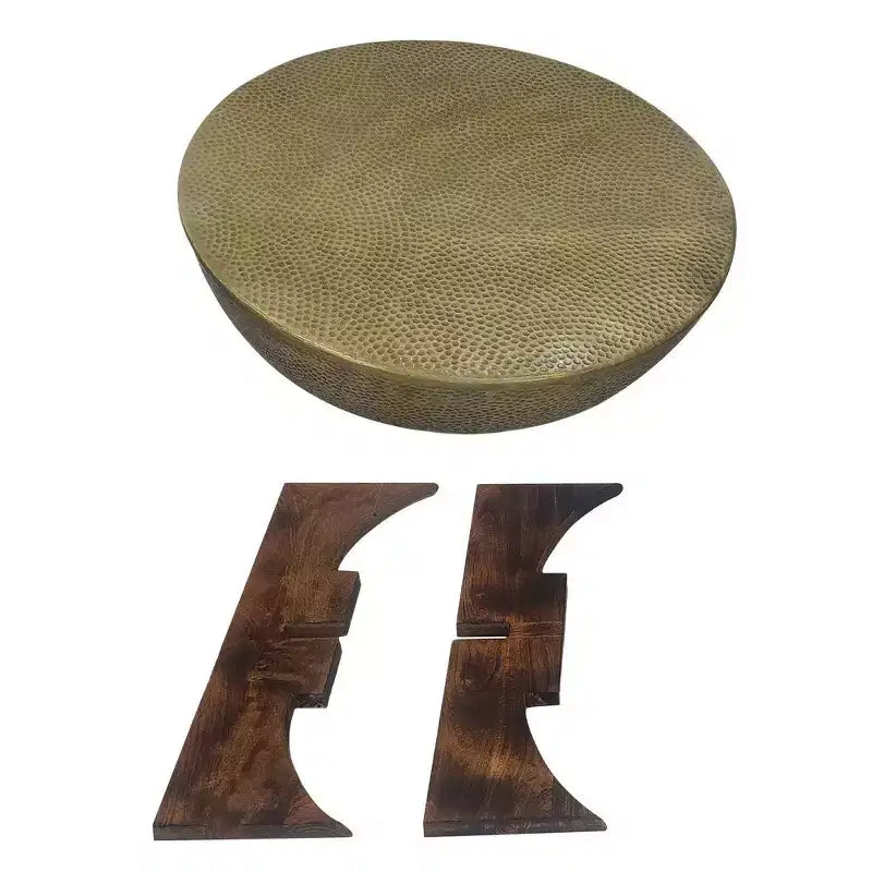 Tavolino Royal Hampton | Piano Rotondo in Metallo Martellato | Base in Legno di Mango | Ottone Anticato